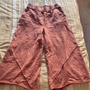 LISTICLE Rose Wide Leg Crop relaxed pants